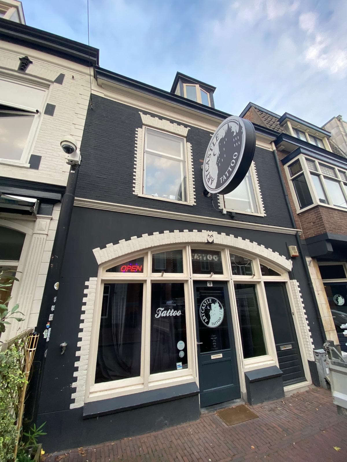 Schilderwerk tattooshop art castle vooraanzicht